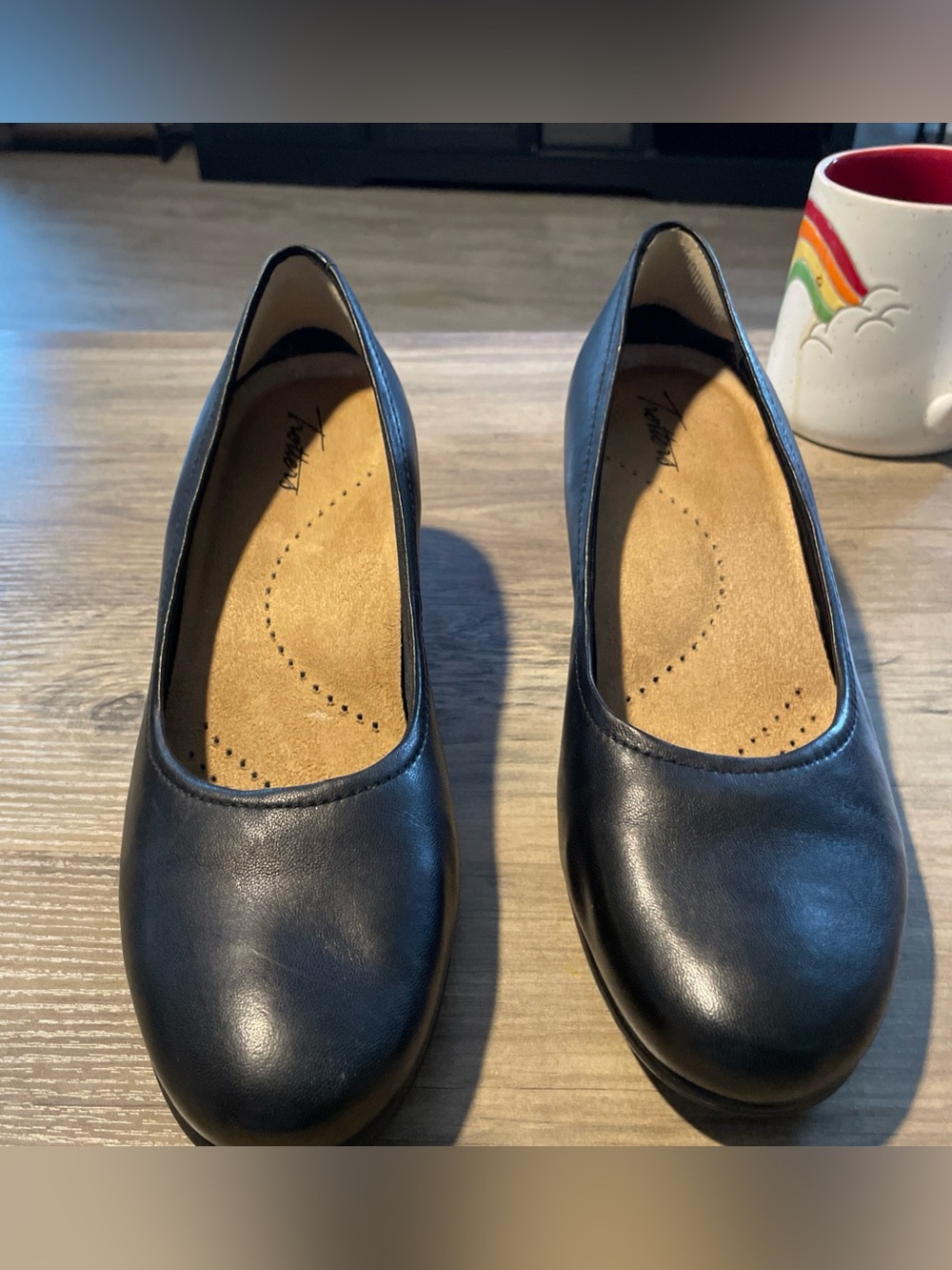 Trotters winnie Women’s 11 Narrow Black leather upper Wedge heels T-1965 400